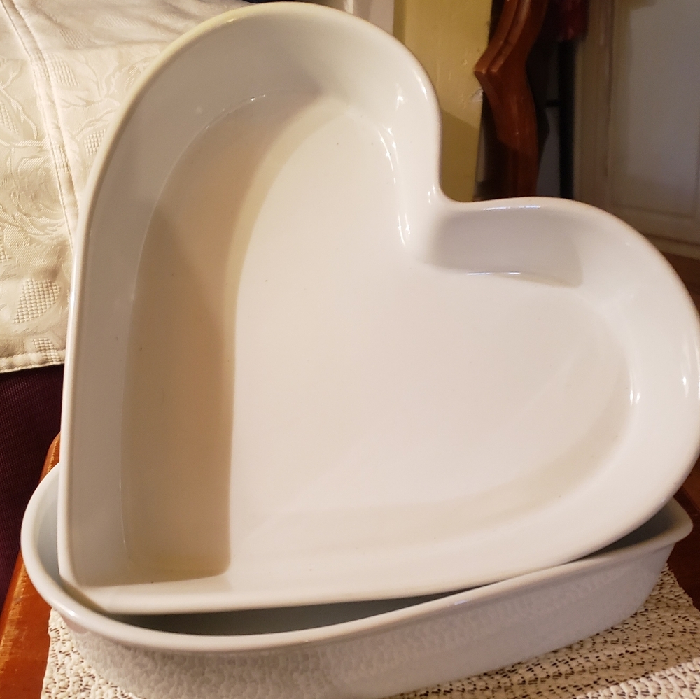 💕Host Pick💕 04/21/2026 Heart-Shaped White Ceramic Baking Dish (2)